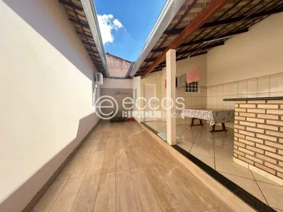 Casa com 3 Quartos à venda, 175m² no Jardim Patrícia, Uberlândia