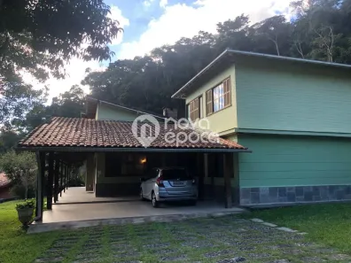 Casa com 3 Quartos à venda, 390m² no Itaipava, Petrópolis