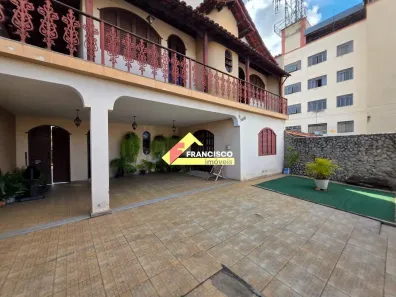 Casa com 5 Quartos à venda, 346m² no São José, Divinópolis