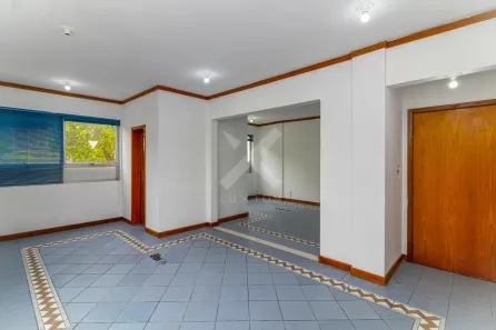 Sala Comercial à venda, 50m² no Passo da Areia, Porto Alegre