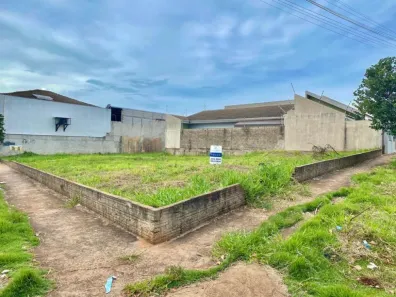 Lote/Terreno à venda, 400m² no Conjunto Habitacional Requião, Maringá