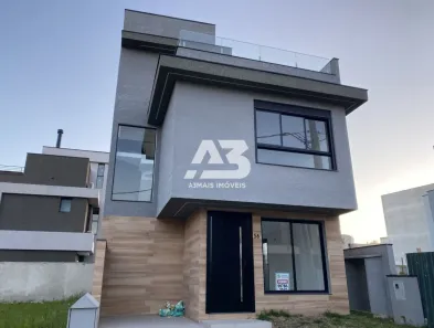 Sobrado com 3 Quartos para alugar, 171m² no Santa Cândida, Curitiba