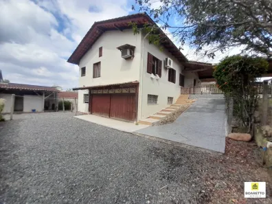 Casa com 3 Quartos à venda, 213m² no Bom Retiro, Joinville