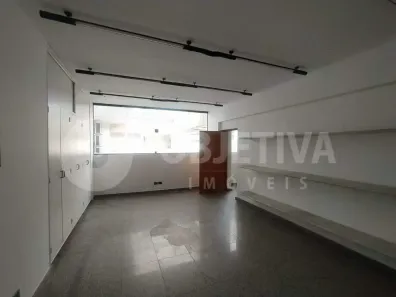 Sala Comercial para alugar, 119m² no Centro, Uberlândia