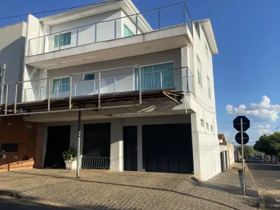 Casa com 3 Quartos à venda, 343m² no Laranjeiras, Uberlândia