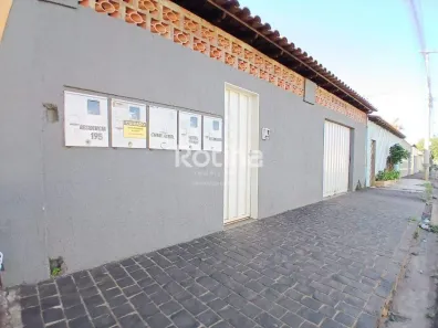 Casa com 3 Quartos para alugar, 180m² no Taiaman, Uberlândia
