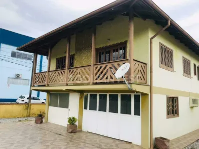 Casa com 4 Quartos à venda, 400m² no Centro II, Brusque
