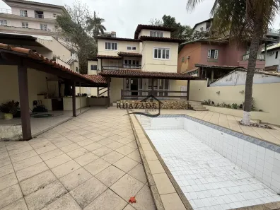 Casa com 7 Quartos à venda, 437m² no Piratininga, Niterói