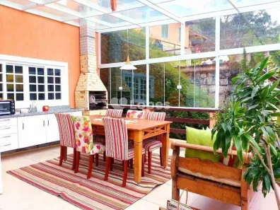 Casa de Condomínio com 3 Quartos à venda, 1238m² no Itaipava, Petrópolis