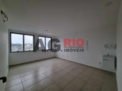Sala Comercial para alugar, 31m² no Vila Valqueire, Rio de Janeiro