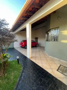 Casa com 3 Quartos à venda, 480m² no Amorim, Araguari