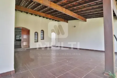 Casa com 4 Quartos para alugar, 218m² no Marta Helena, Uberlândia
