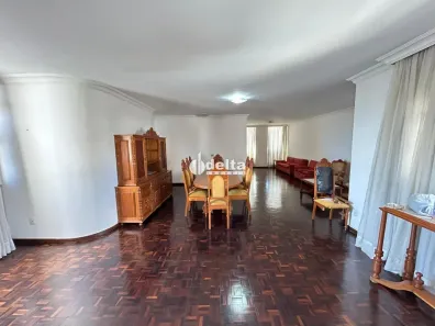 Apartamento com 3 Quartos para alugar, 167m² no Centro, Uberlândia