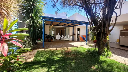 Casa com 3 Quartos à venda, 280m² no Jardim Karaíba, Uberlândia