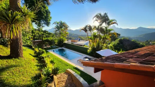 Casa de Condomínio com 6 Quartos à venda, 400m² no Nogueira, Petrópolis