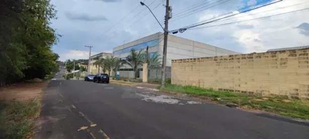 Galpão/Depósito/Armazém à venda, 2680m² no Loteamento Capotuna, Jaguariúna