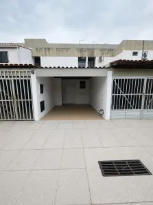 Casa de Condomínio com 3 Quartos à venda, 135m² no Itapuã, Salvador