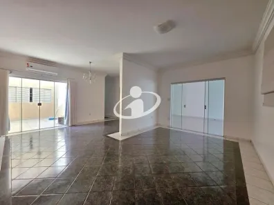 Casa com 3 Quartos à venda, 183m² no Jardim Patrícia, Uberlândia