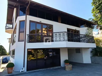 Casa com 4 Quartos para alugar, 269m² no Centro, Florianópolis