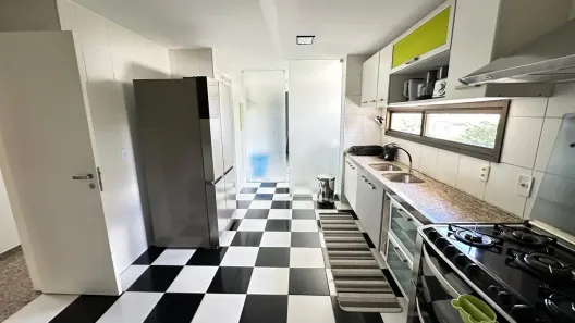 Apartamento com 4 Quartos para alugar, 240m² no Aleixo, Manaus