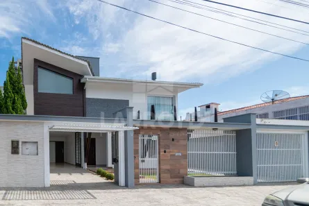 Sala Comercial com 3 Quartos para alugar, 200m² no Aeroporto, Tubarão