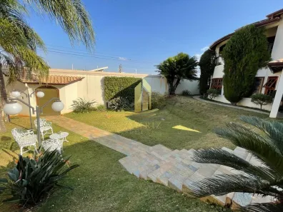 Casa com 3 Quartos para alugar, 540m² no Jardim Francano, Franca
