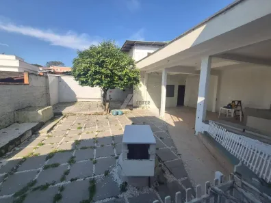 Casa com 3 Quartos para alugar, 200m² no Córrego Grande, Florianópolis