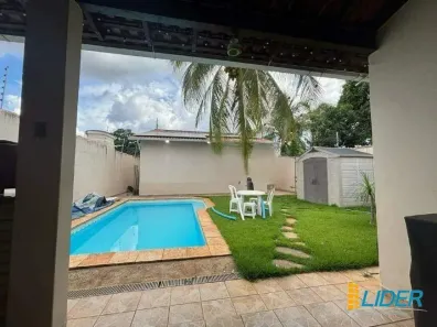 Casa com 4 Quartos à venda, 220m² no Cidade Jardim, Uberlândia