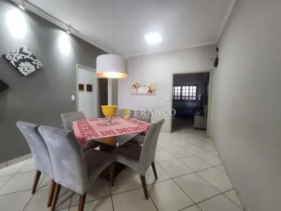 Sobrado com 3 Quartos à venda, 198m² no Alto São Pedro, Taubaté