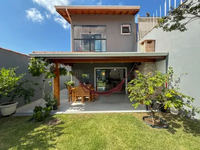 Sobrado com 3 Quartos à venda, 161m² no Centro, Guararema