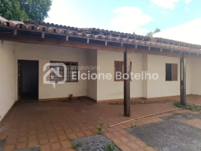 Prédio Comercial com 3 Quartos à venda, 244m² no Tabajaras, Uberlândia