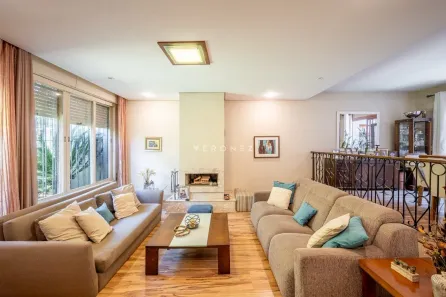 Casa com 3 Quartos à venda, 248m² no Medianeira, Porto Alegre