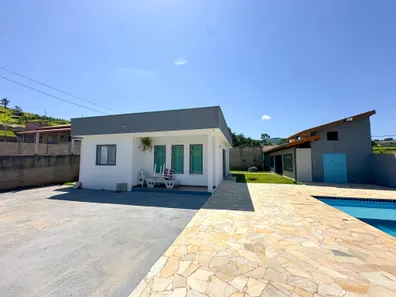 Fazenda/Sítio com 3 Quartos à venda, 500m² no Centro, Socorro