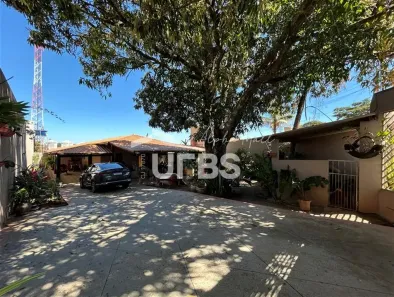 Casa com 3 Quartos à venda, 236m² no Jardim Vitória, Goiânia