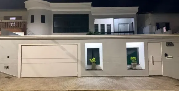 Casa com 3 Quartos para alugar, 265m² no Centro, Pouso Alegre