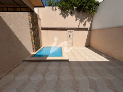 Casa com 2 Quartos para alugar, 140m² no Aclimação, Uberlândia