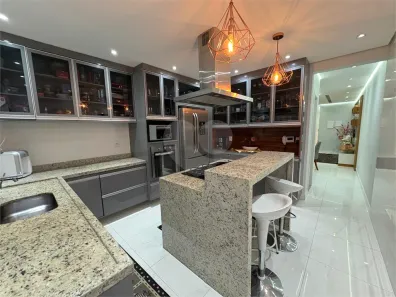 Sobrado com 4 Quartos à venda, 215m² no Vila Carrão, São Paulo