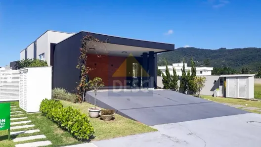 Casa de Condomínio com 3 Quartos à venda, 187m² no Santa Regina, Camboriú