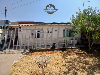 Casa com 3 Quartos à venda, 70m² no Recanto das Emas, Brasília