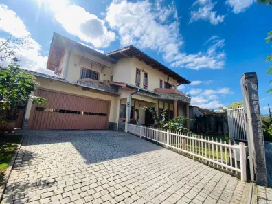 Casa com 3 Quartos à venda, 320m² no Santo Antônio, Joinville