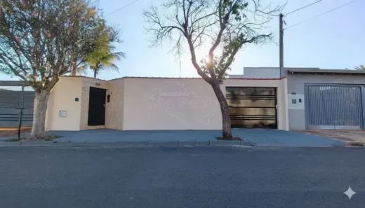 Casa com 3 Quartos à venda, 168m² no Parque Laranjeiras, Araraquara