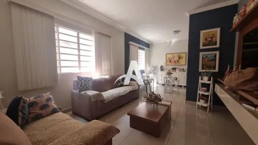 Casa com 4 Quartos para alugar, 300m² no Granada, Uberlândia