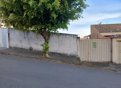Lote/Terreno à venda, 305m² no Jardim Ipê, Poços de Caldas