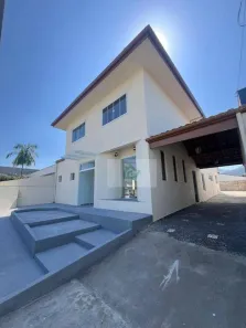 Casa com 2 Quartos à venda, 150m² no Jardim Primavera, Caraguatatuba