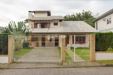 Casa com 4 Quartos para alugar, 250m² no Rio Tavares, Florianópolis