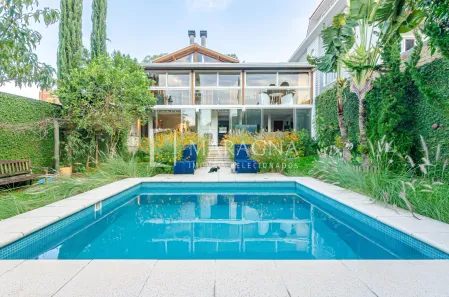 Casa com 3 Quartos à venda, 256m² no Mossunguê, Curitiba