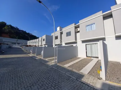 Sobrado com 2 Quartos à venda, 55m² no Espinheiros, Itajaí