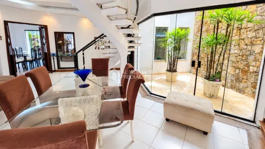 Sobrado com 5 Quartos à venda, 234m² no Dos Casa, São Bernardo do Campo