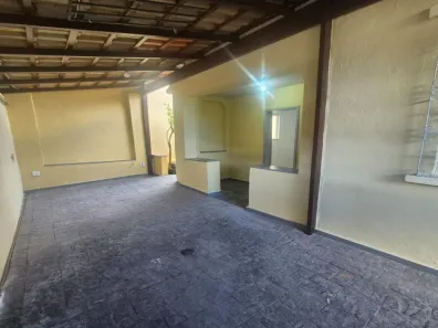Casa com 2 Quartos para alugar, 70m² no Sagrada Família, Belo Horizonte