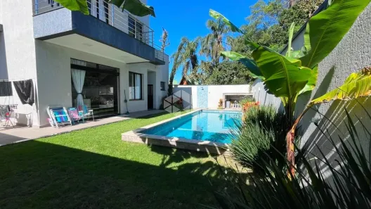 Casa com 3 Quartos à venda, 213m² no Mariscal, Bombinhas